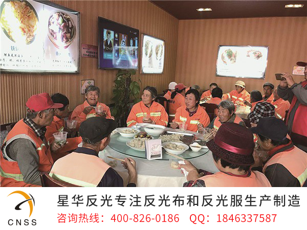 天气转凉忙清扫 东营驿站暖人心